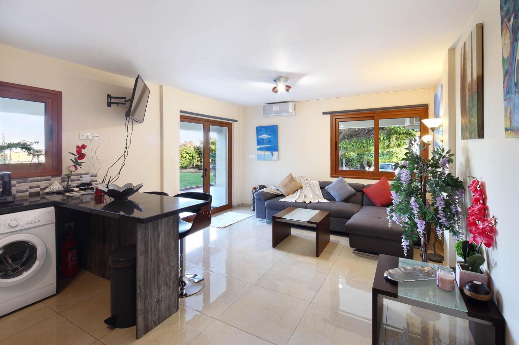 Olive Tree Apartments Лимасол Экстерьер фото